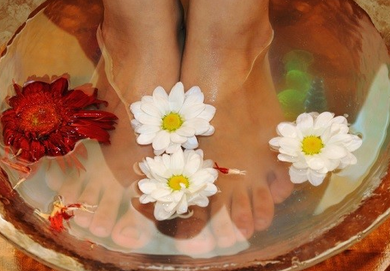 用盐水和醋加一起泡脚有什么作用?-盐水泡脚起