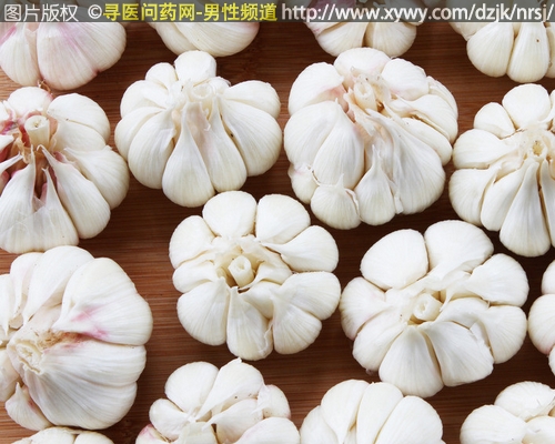 冬季咳嗽久治不愈 学会用大蒜来止咳