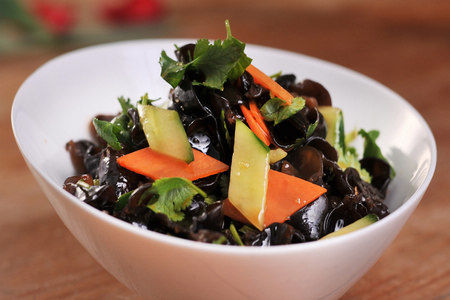 黑木耳三好处四禁忌 减肥清道防结石__寻医问