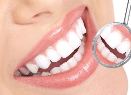 如何用常用的东西使牙齿变白__美容频道_寻医