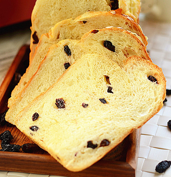 酸奶葡萄干面包 高蛋白低热量的宵夜选择__寻