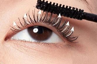 4个技巧刷好睫毛膏 让你远离蟑螂脚__美容频道